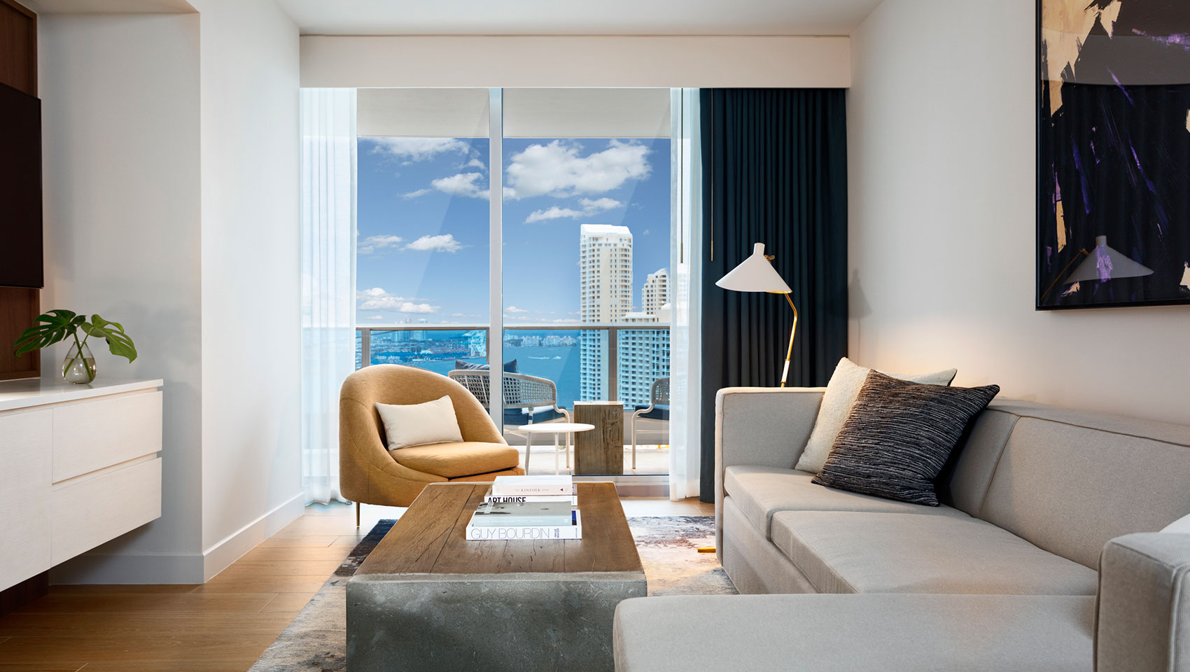 Miami Hotel Suites Kimpton Epic Hotel In Downtown Miami